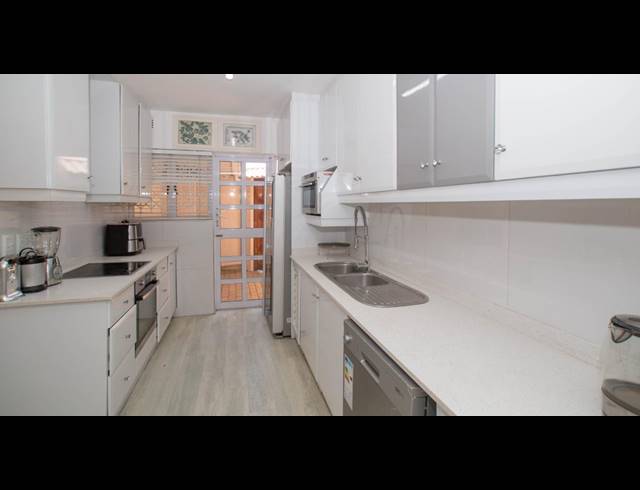 3 BEDROOM TOWNHOUSE FOR SALE IN UMHLANGA CENTRAL